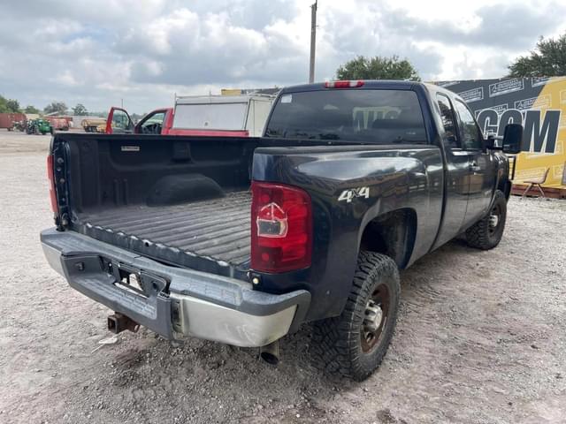 Image of Chevrolet 2500HD equipment image 2