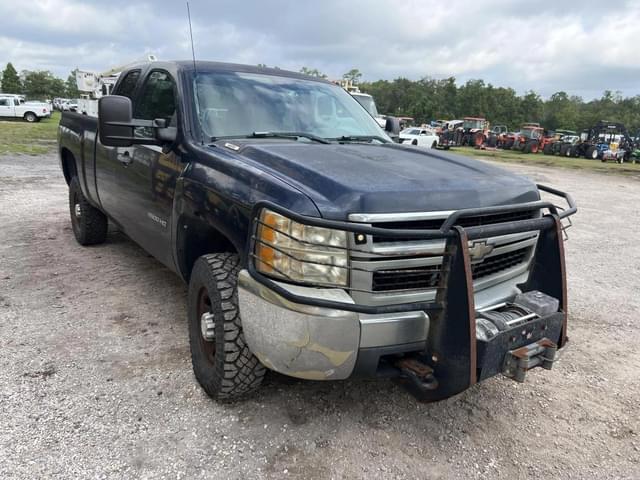 Image of Chevrolet 2500HD equipment image 3