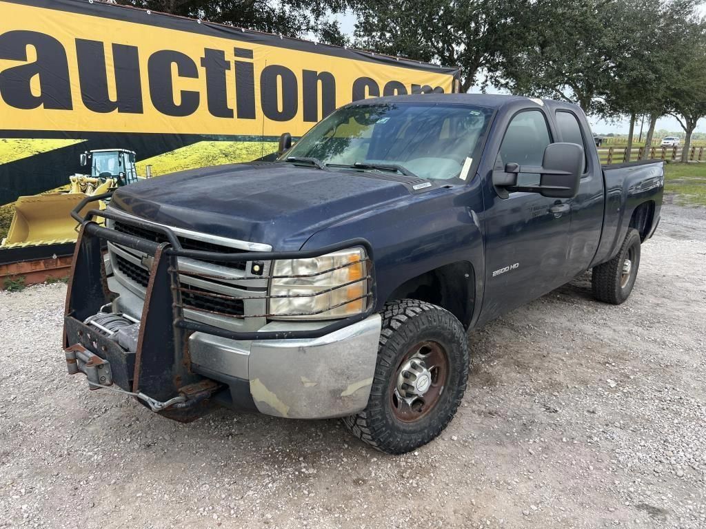 2010 Chevrolet 2500HD Equipment Image0