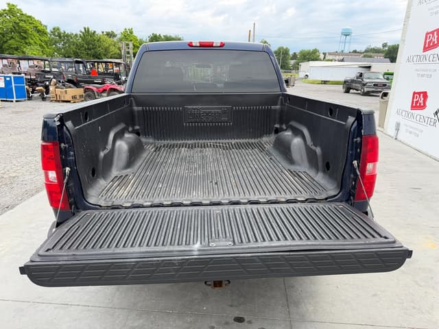 Image of Chevrolet Silverado equipment image 4
