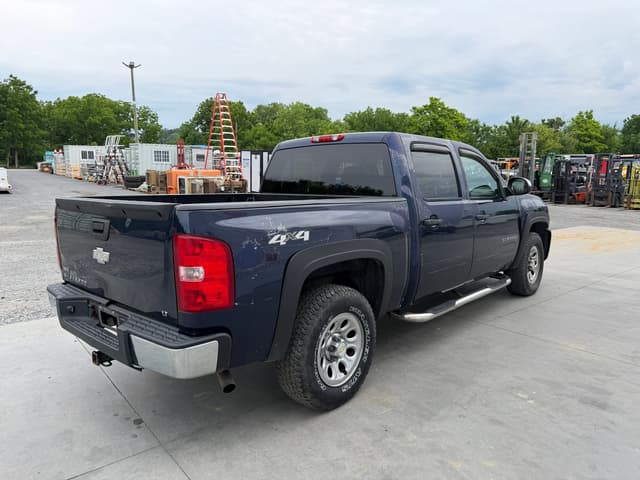 Image of Chevrolet Silverado equipment image 2