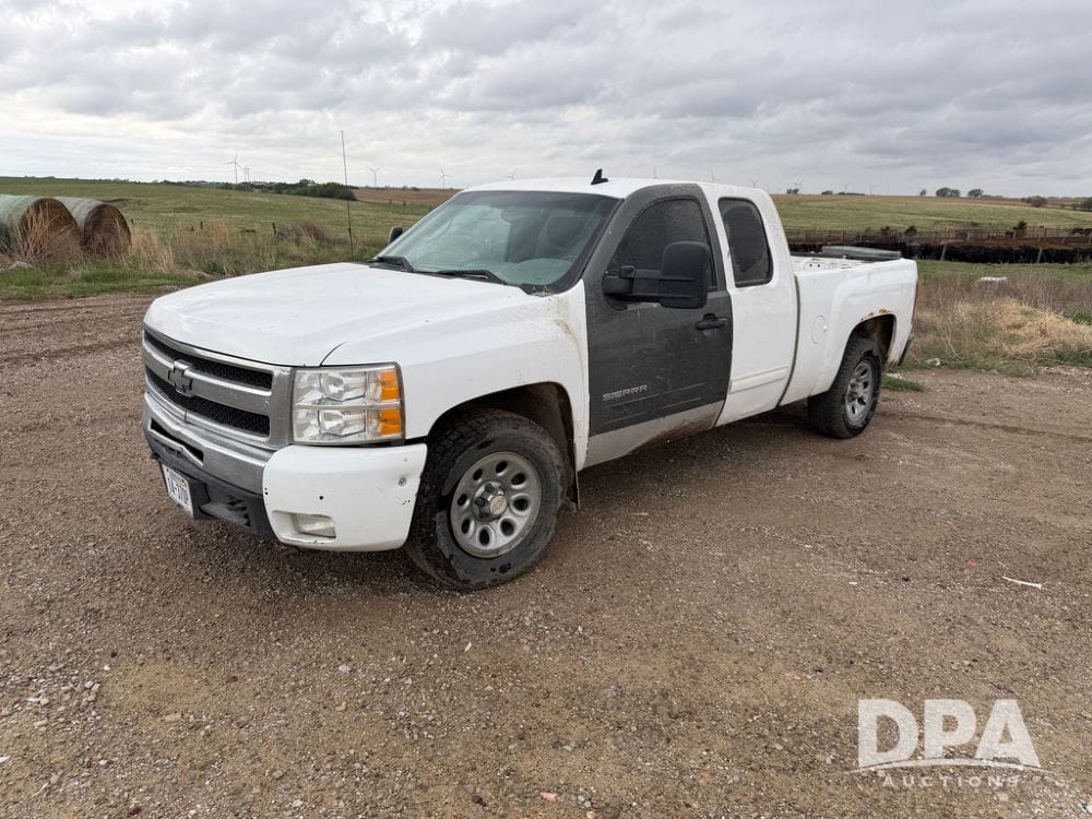 2010 Chevrolet 1500 Equipment Image0