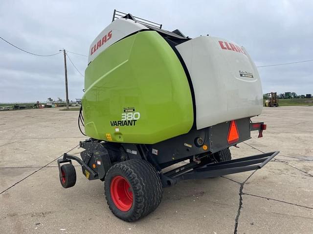 Image of CLAAS Variant 380 equipment image 2