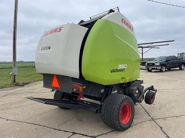 Image of CLAAS Variant 380 equipment image 3