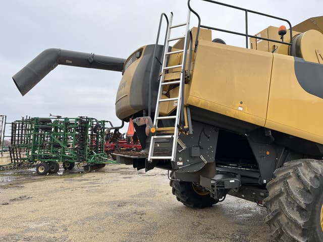 Image of CLAAS Lexion 595R equipment image 4