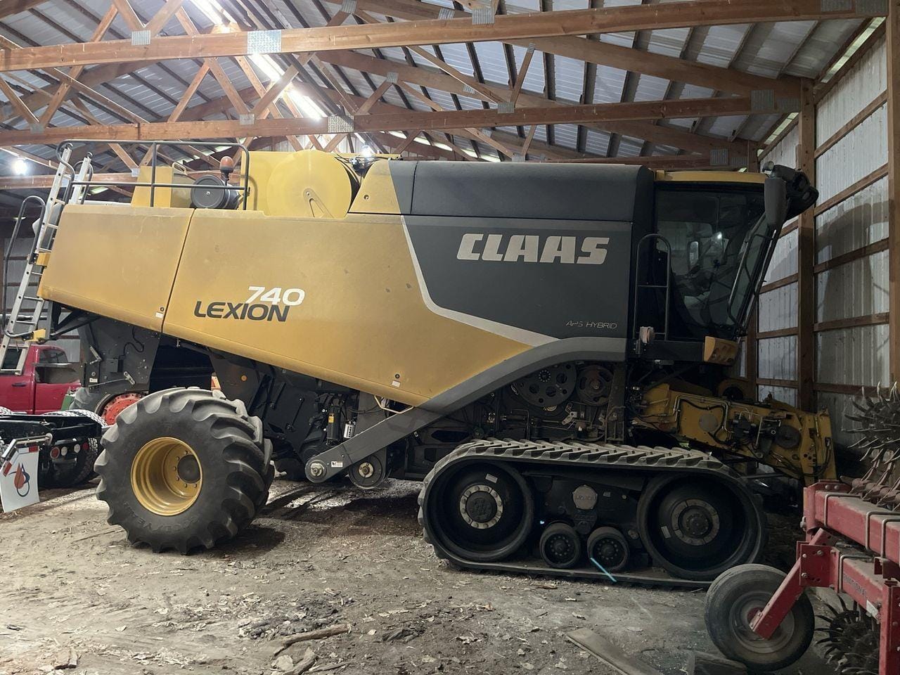 2010 CLAAS LEXION 740 Equipment Image0