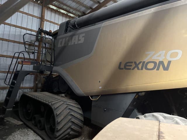 Image of CLAAS LEXION 740 equipment image 4