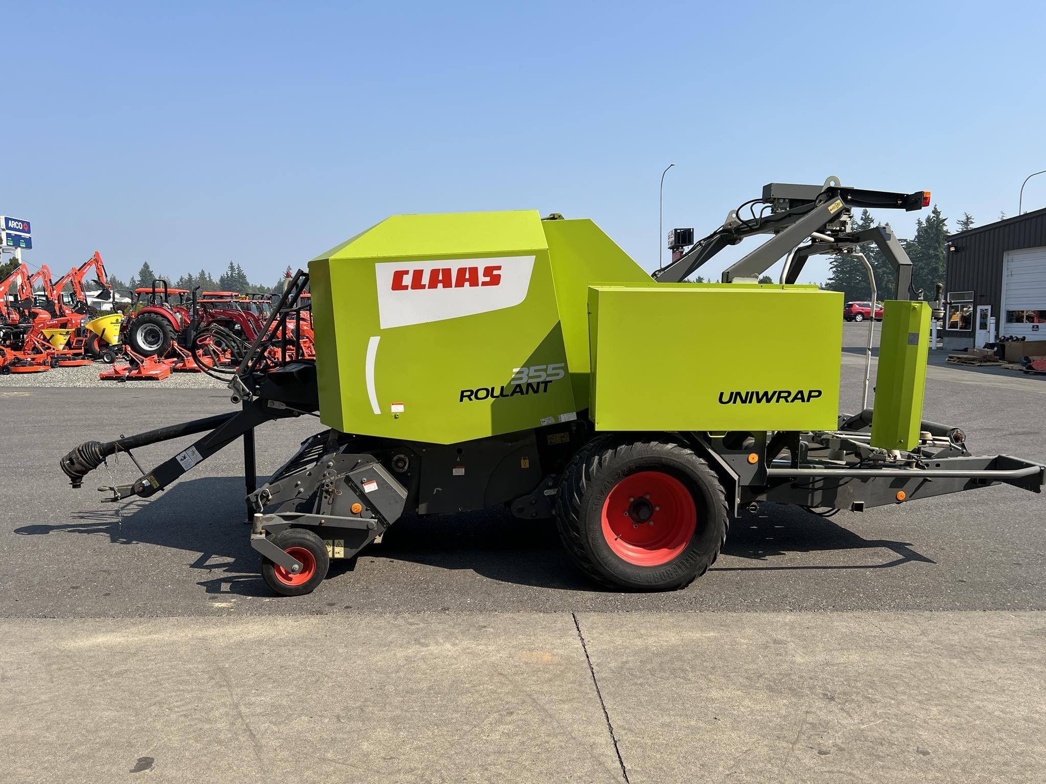 2010 CLAAS Rollant 355 Equipment Image0