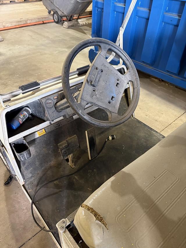 Image of Club Car Carryall equipment image 3