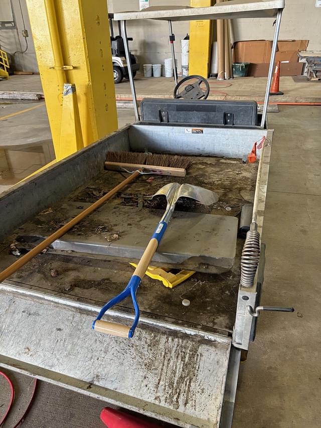 Image of Club Car Carryall equipment image 2
