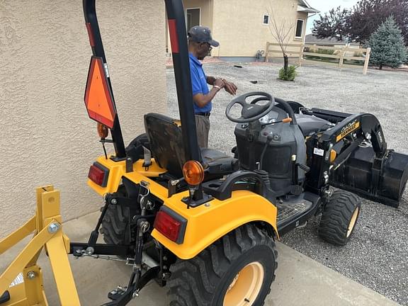 Image of Cub Cadet SC2400 equipment image 2