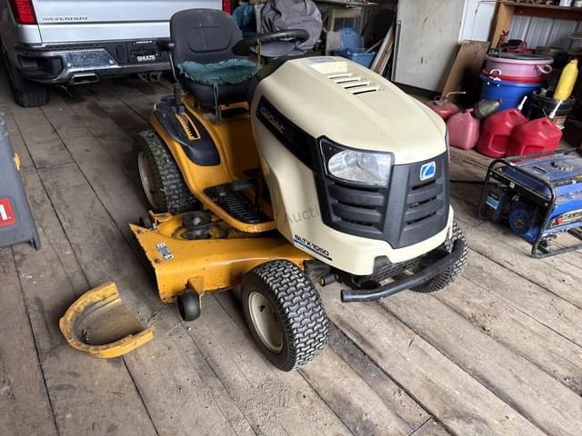 Image of Cub Cadet LTX1050 equipment image 4