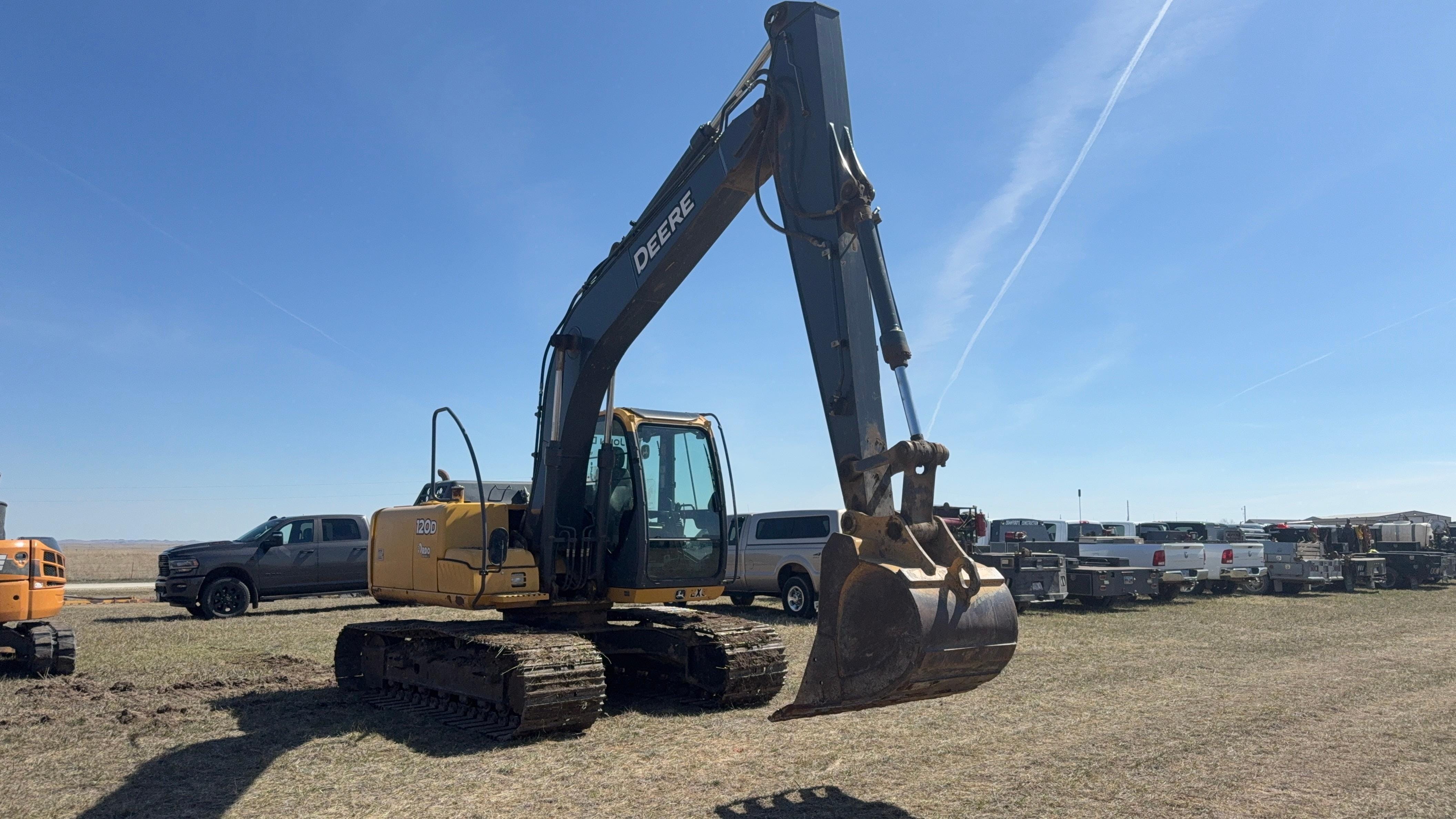 2010 John Deere 120D Equipment Image0