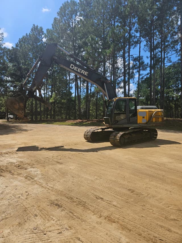 Image of John Deere 200D equipment image 3