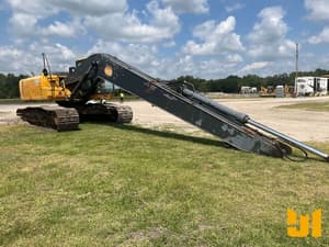 2010 John Deere 240D Image