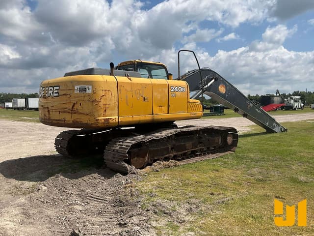 Image of John Deere 240D equipment image 2