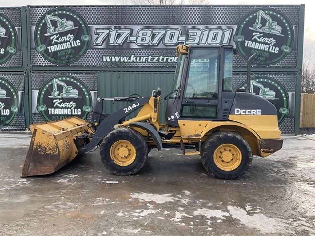 2010 John Deere 244J Equipment Image0