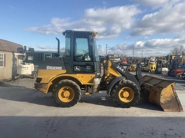 Image of John Deere 244J equipment image 4