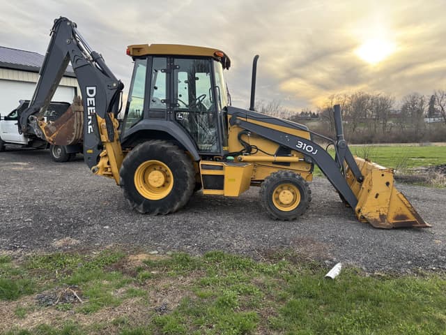 Image of John Deere 310J equipment image 4
