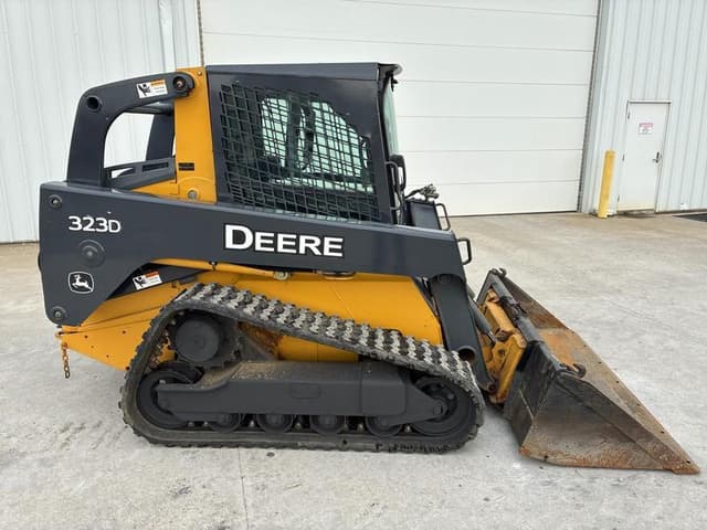 Image of John Deere 323D equipment image 1