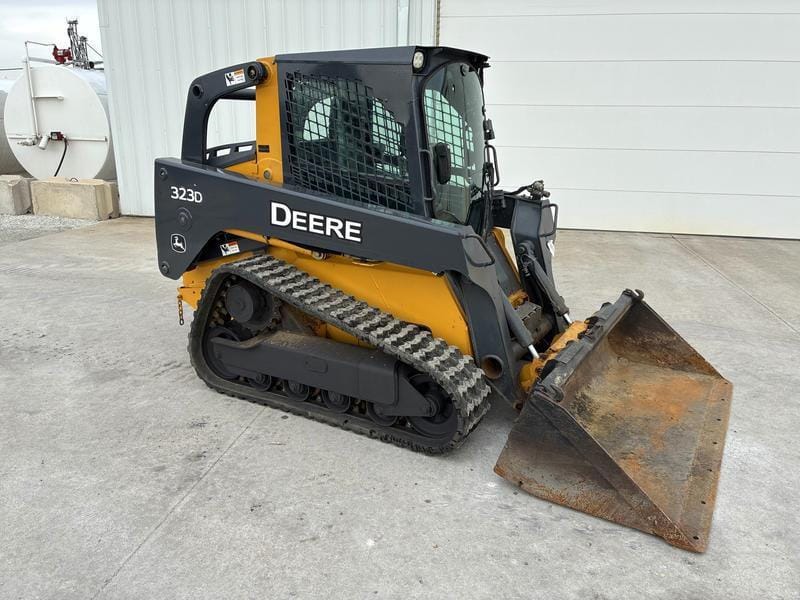 2010 John Deere 323D Equipment Image0