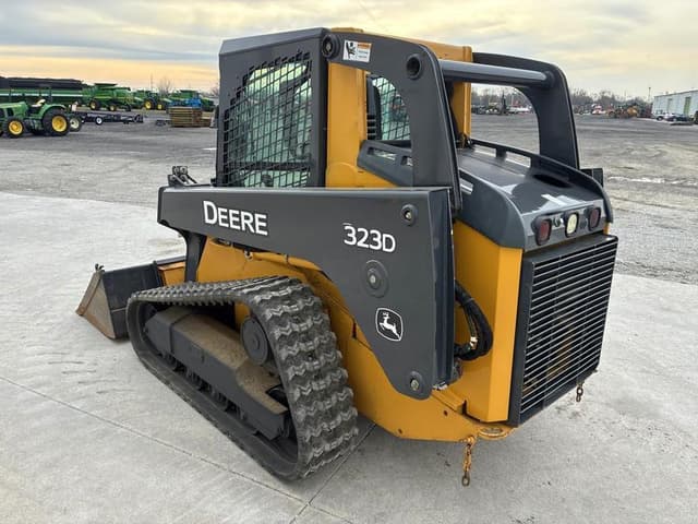 Image of John Deere 323D equipment image 4