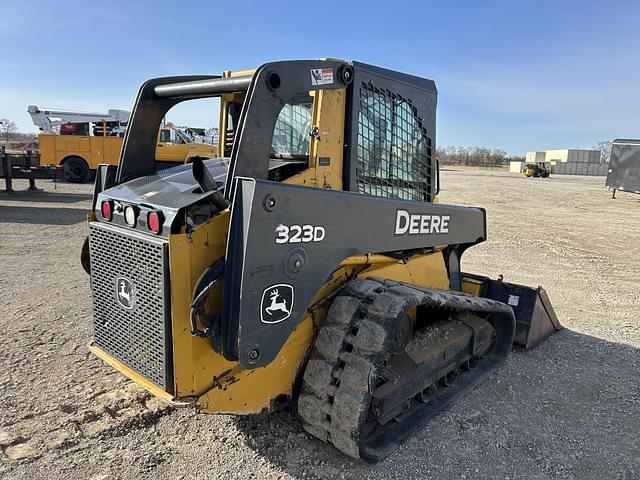 Image of John Deere 323D equipment image 2
