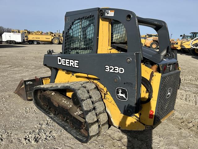 Image of John Deere 323D equipment image 4