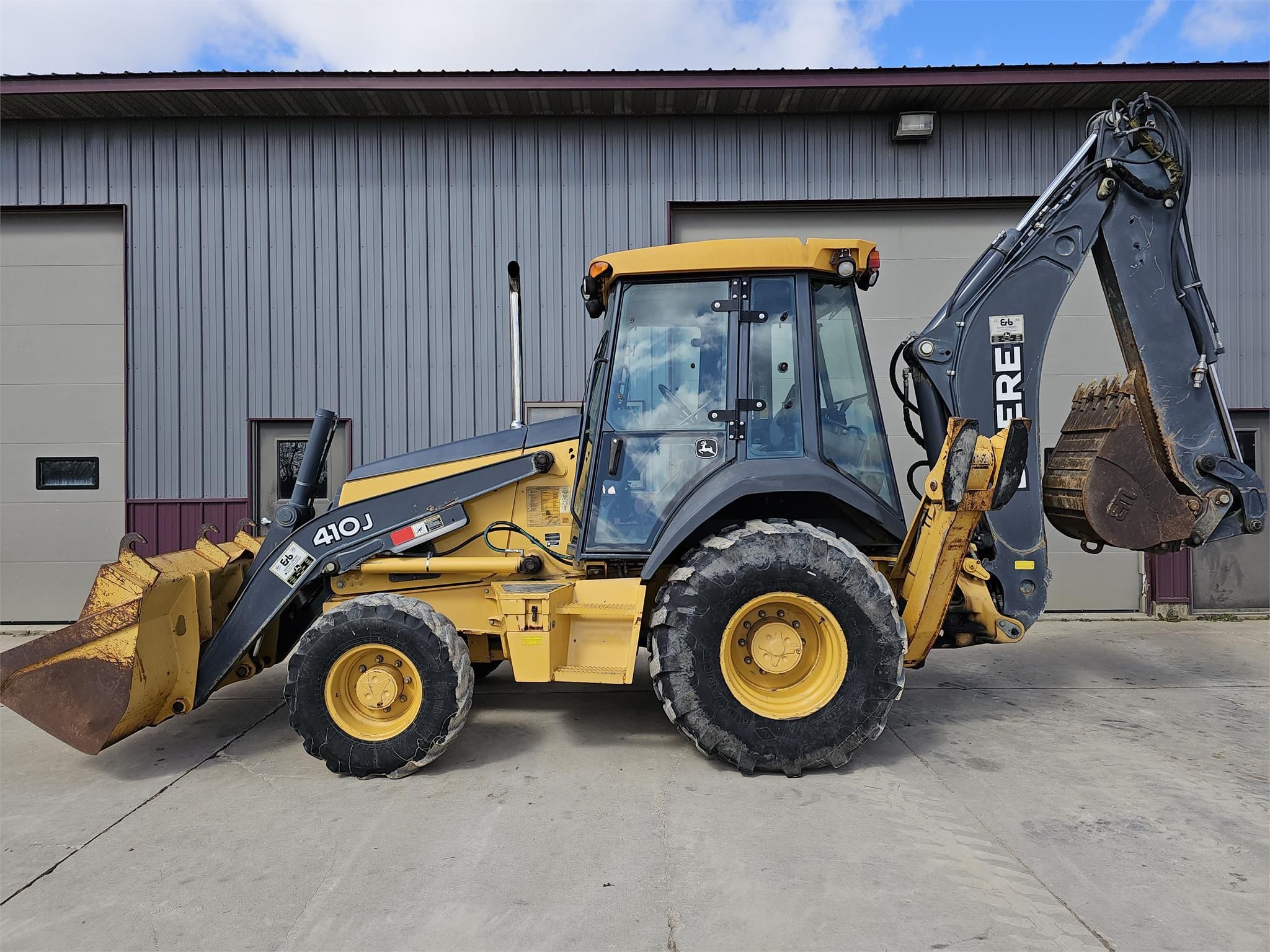 2010 John Deere 410J Equipment Image0