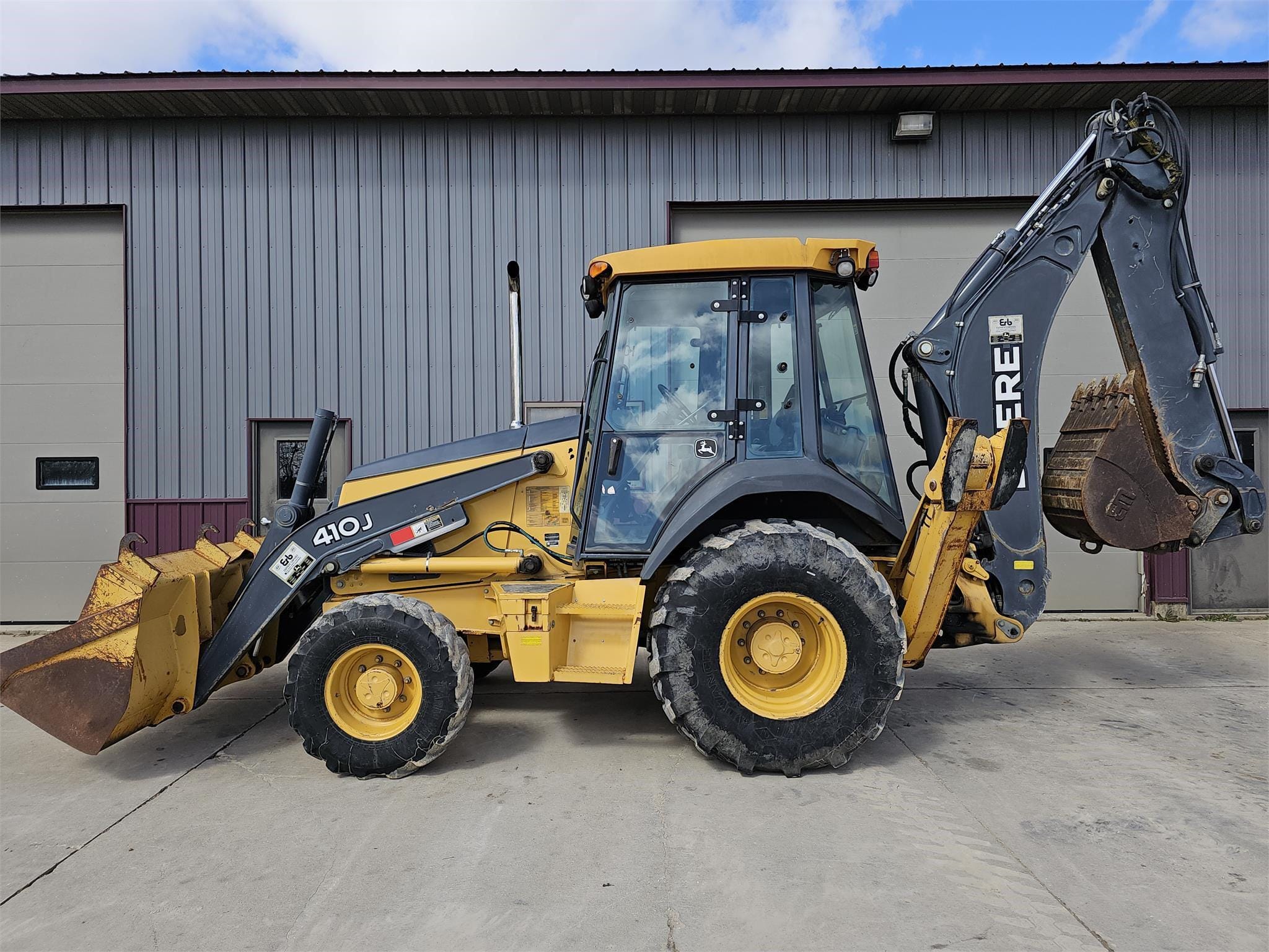 2010 John Deere 410J Equipment Image0