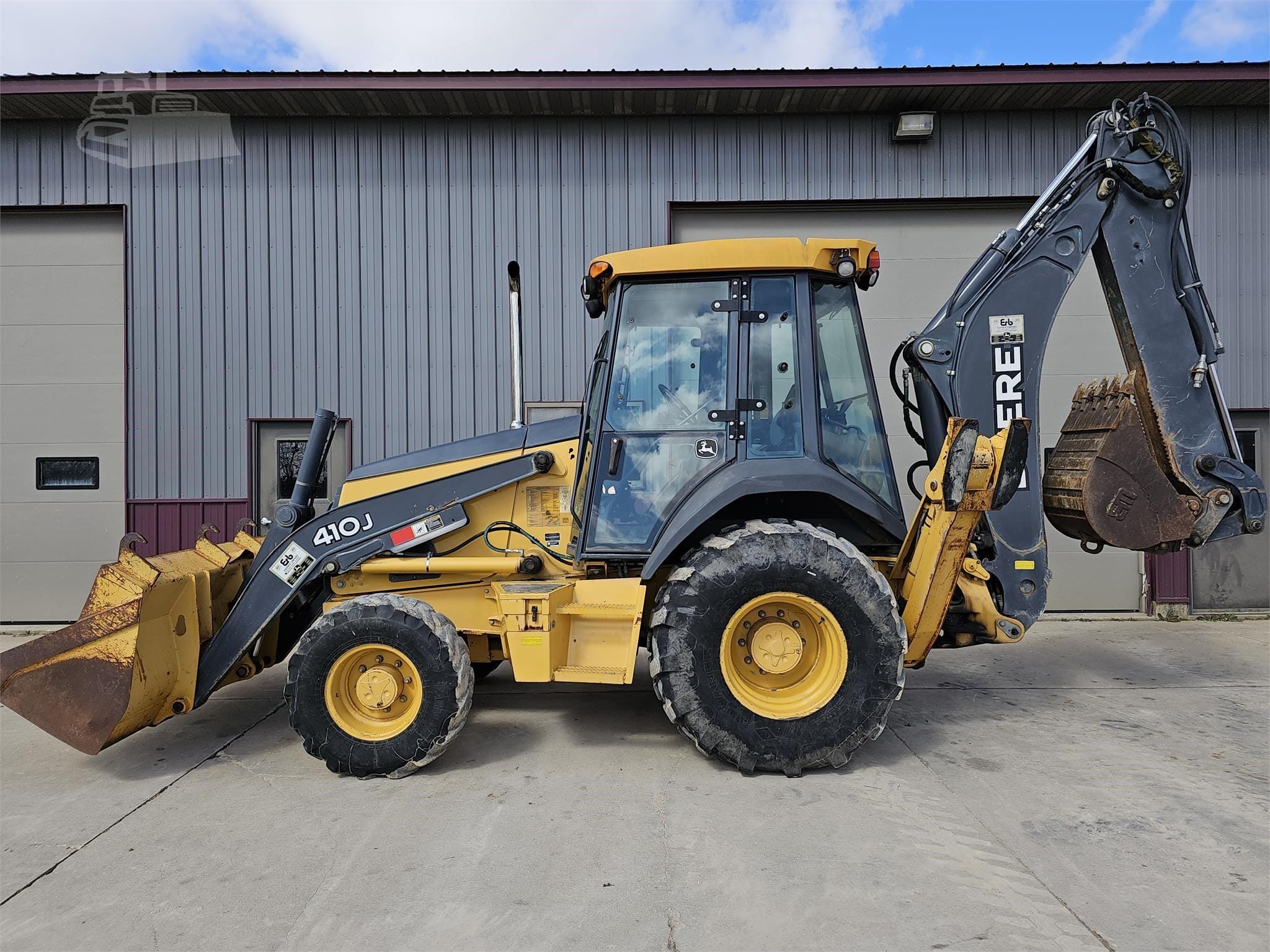 2010 John Deere 410J Equipment Image0