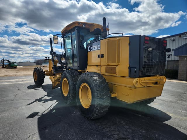 Image of John Deere 672G equipment image 2