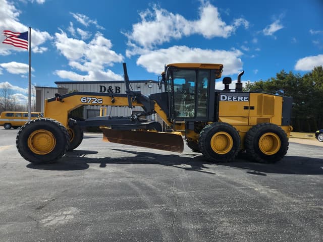 Image of John Deere 672G equipment image 1