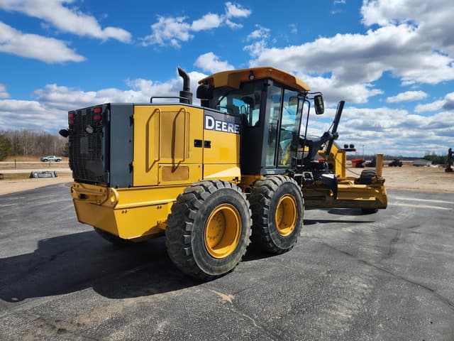 Image of John Deere 672G equipment image 4