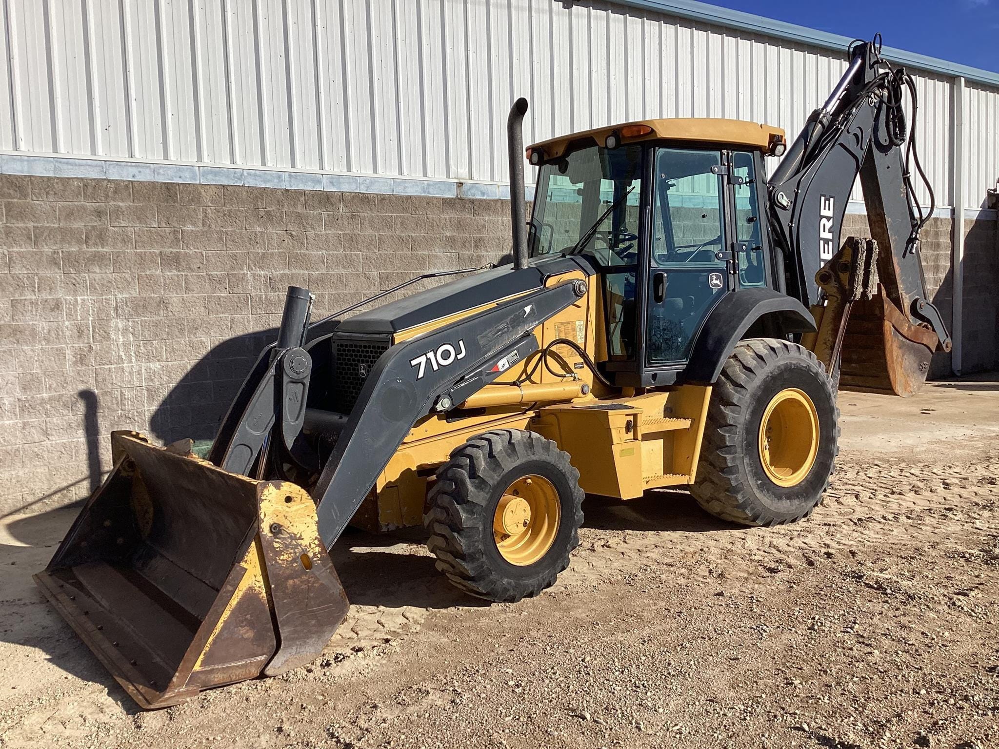 2010 John Deere 710J Equipment Image0
