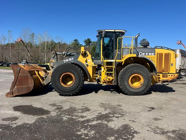 Image of John Deere 744K equipment image 1