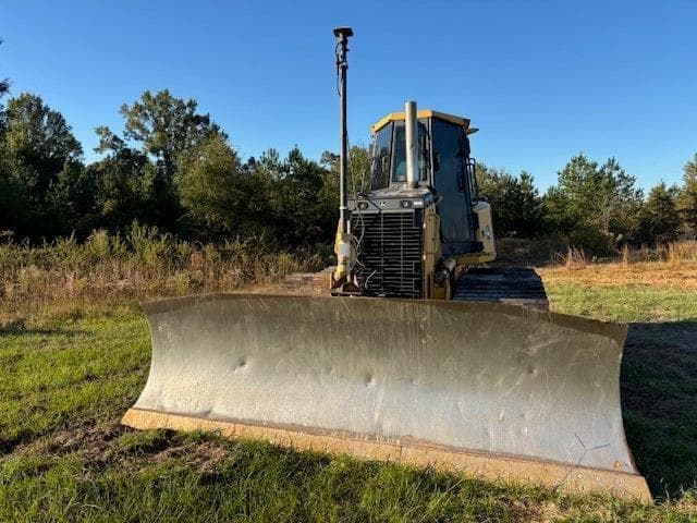 Image of John Deere 750J equipment image 2