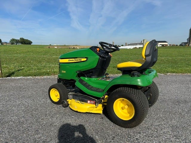 2010 John Deere X320 Equipment Image0