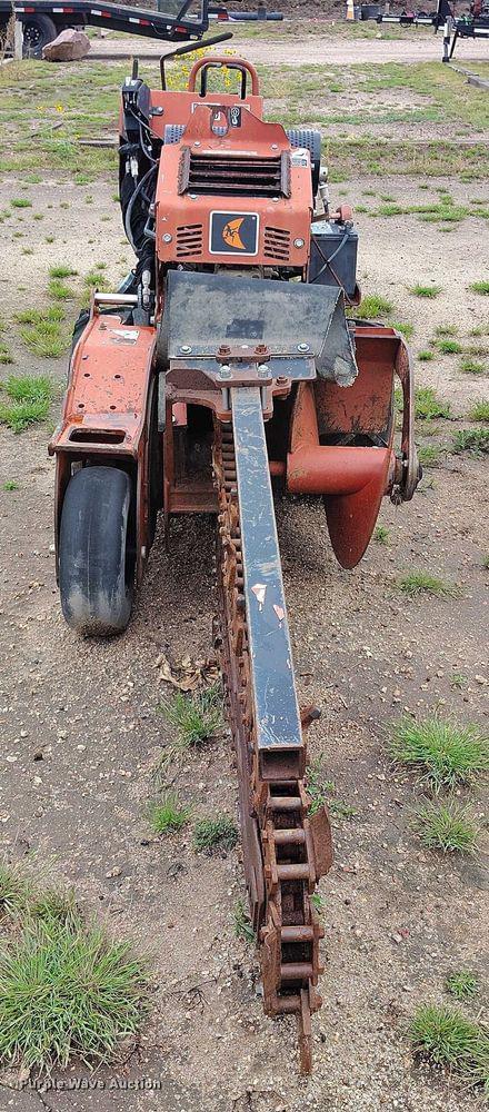 Image of Ditch Witch RT24 equipment image 4