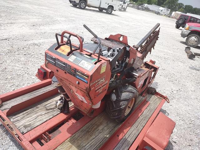 Image of Ditch Witch RT24 equipment image 4