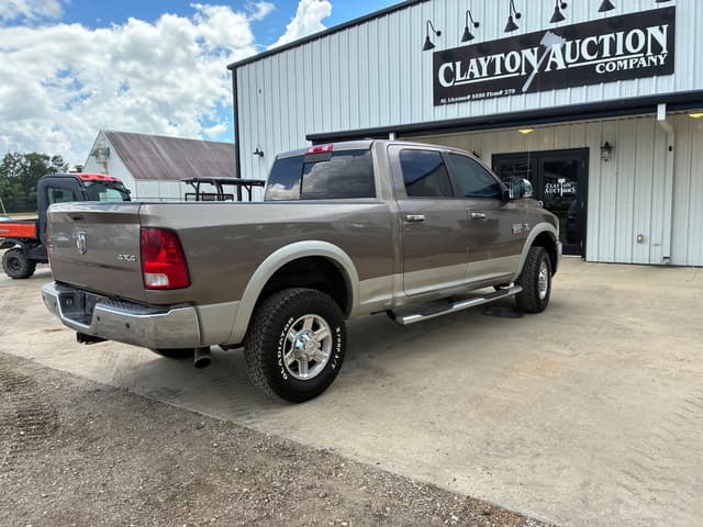 Image of Dodge Ram 2500 equipment image 2