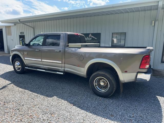 Image of Dodge Ram 3500 equipment image 2