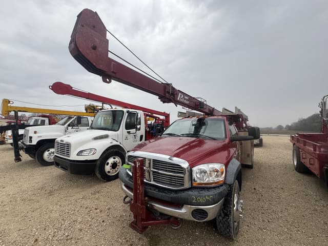 Image of Dodge Ram 5500 equipment image 2