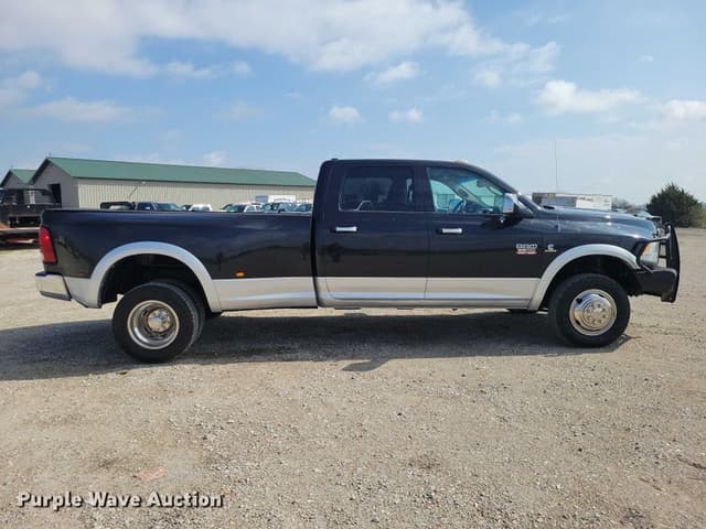 Image of Dodge Ram 3500 equipment image 3