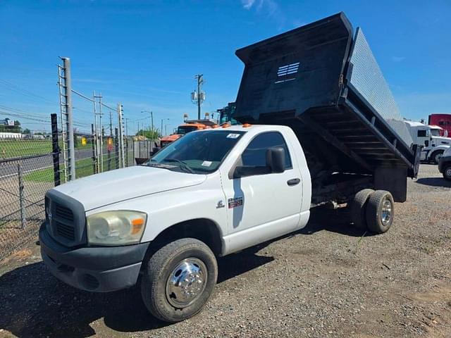 Image of Dodge Ram 3500 equipment image 1