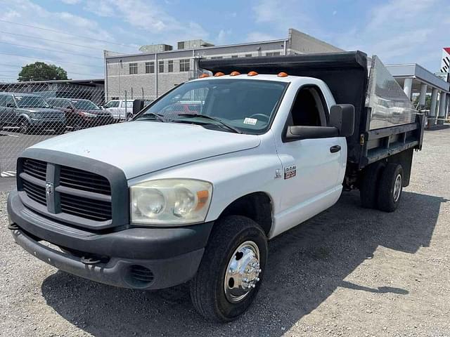 Image of Dodge Ram 3500 equipment image 4