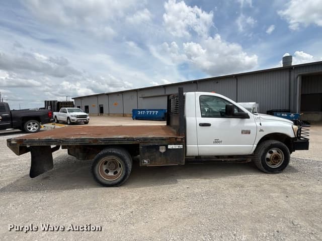 Image of Dodge Ram 3500 equipment image 3