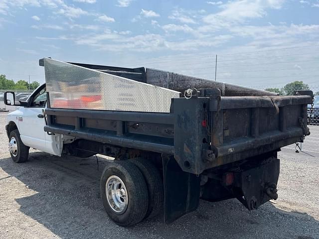Image of Dodge Ram 3500 equipment image 2