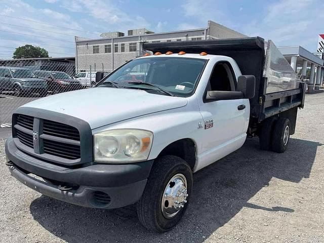 Image of Dodge Ram 3500 equipment image 3