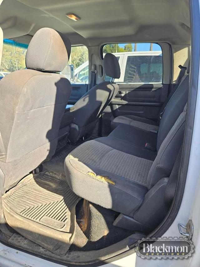 Image of Dodge Ram 3500 equipment image 3